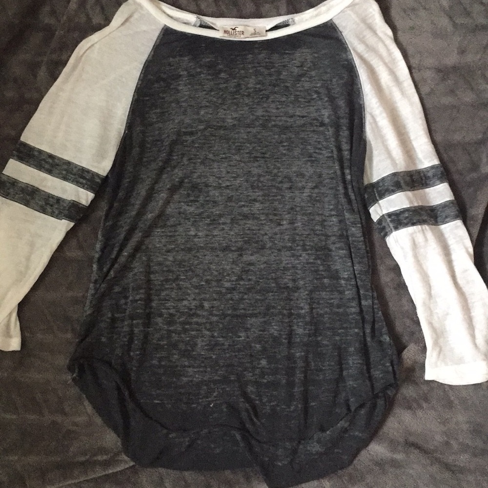 Hollister tee
